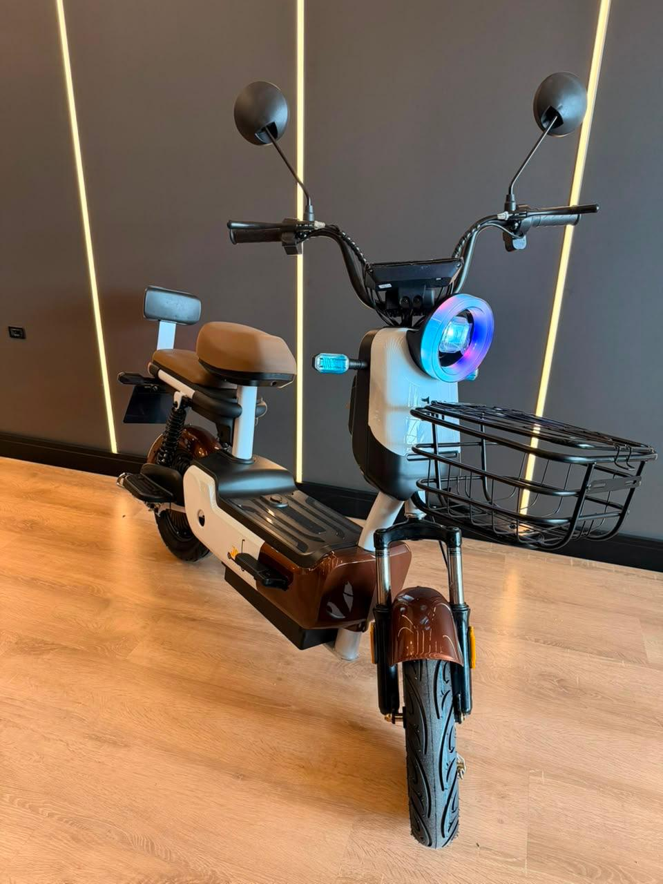 Scooter elétrica Urban 500w marrom com cestinha